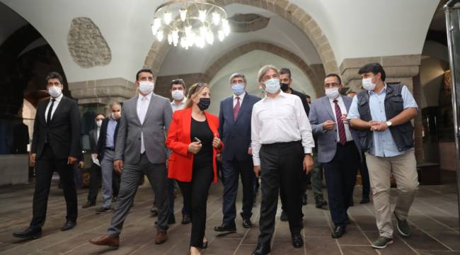 BAKAN YARDIMCISI DEMİRCAN, BATTALGAZİ'DEKİ TARİHİ YERLERİ İNCELEDİ