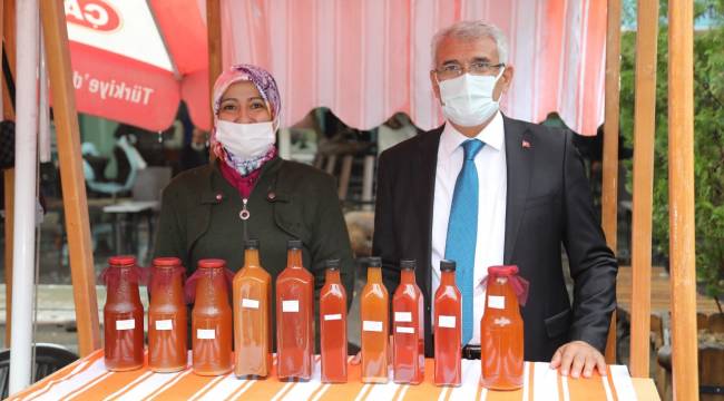 BAŞKAN GÜDER, HANIMELİ PAZARI'NI GEZEREK ALIŞVERİŞ YAPTI