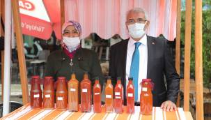 BAŞKAN GÜDER, HANIMELİ PAZARI'NI GEZEREK ALIŞVERİŞ YAPTI