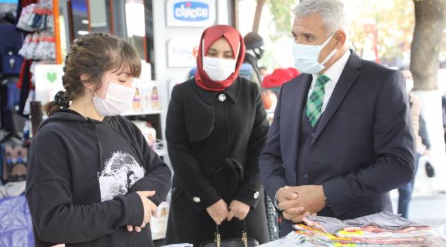 BAŞKAN GÜDER, İNÖNÜ CADDESİ ESNAFLARINI GEZDİ BAŞKAN GÜDER: "COVİD-19 YENİ TEDBİRLERİNE RİAYET EDELİM"