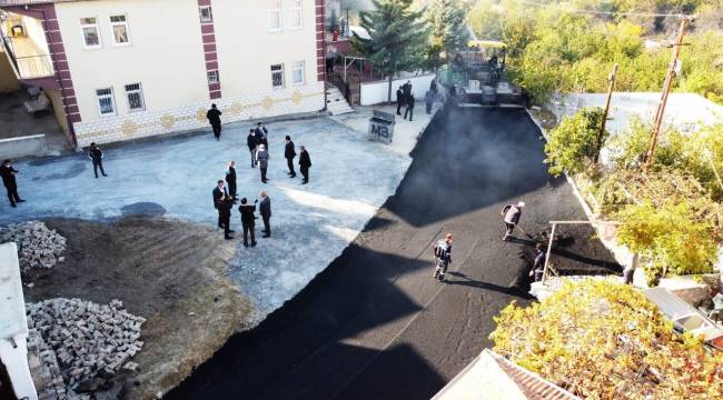 BATTALGAZİ BELEDİYESİ EKİPLERİNİN ASFALT MESAİSİ SÜRÜYOR