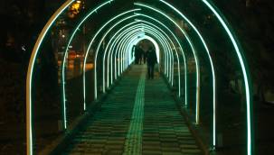 IŞIKLI YOL İLE ÜÇGEN PARK BİR BAŞKA GÜZEL