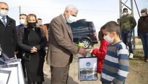 BAŞKAN GÜDER, İHTİYAÇ SAHİBİ ÇOCUKLARIN YÜZÜNÜ GÜLDÜRDÜ