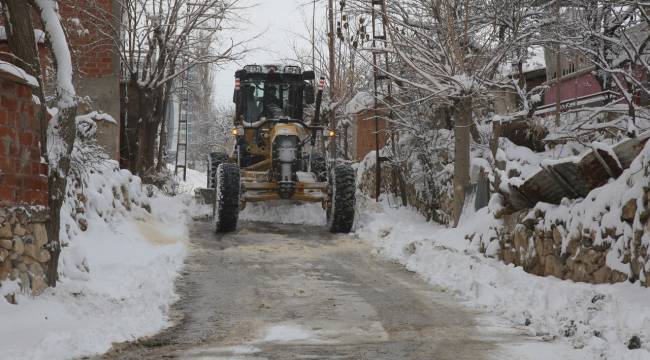 BATTALGAZİ BELEDİYESİ'NİN KAR MESAİSİ DEVAM EDİYOR