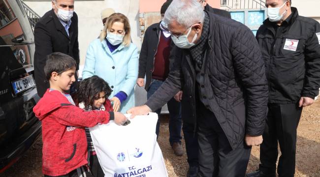  DEPREMİN BİRİNCİ YILINDA DEPREMZEDE AİLELERİ UNUTULMADI