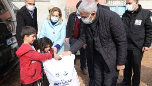  DEPREMİN BİRİNCİ YILINDA DEPREMZEDE AİLELERİ UNUTULMADI