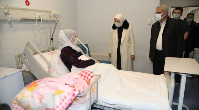 MİLLETVEKİLİ ÇALIK VE BAŞKAN GÜDER'DEN YILIN İLK BEBEKLERİNE ZİYARET