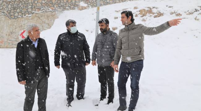  BATTALGAZİ BELEDİYESİ KARLA MÜCADELE ÇALIŞMALARINA HIZLI BAŞLADI BAŞKAN GÜDER: "29 İŞ MAKİNESİ VE 500 PERSONELİMİZ İLE SAHADAYIZ"