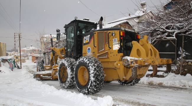  BATTALGAZİ BELEDİYESİ'NİN KARLA MÜCADELE ÇALIŞMALARI TAKDİR TOPLUYOR