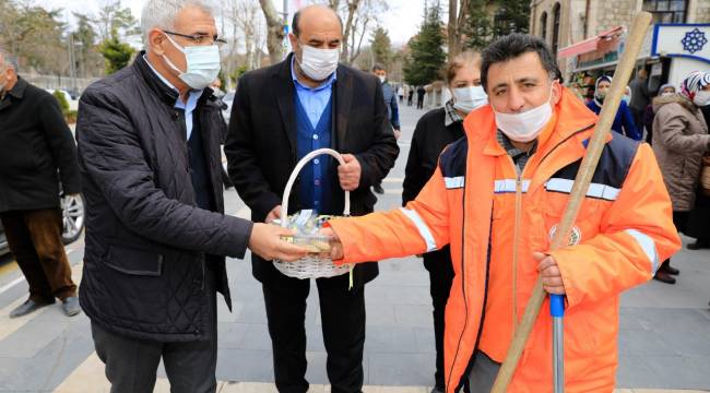  BAŞKAN GÜDER: "KANDİL GELENEKLERİMİZİ YAŞATMAMIZ GEREKİYOR"