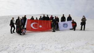                 BATTALGAZİ BELEDİYESİ'NDEN ANLAMLI ETKİNLİK BEYDAĞI'NIN ZİRVESİNDE İSTİKLAL MARŞIMIZ OKUNDU