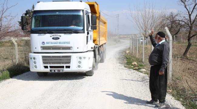  BATTALGAZİ'DE KIRSAL MAHALLELERİN ASFALT SORUNU ÇÖZÜLÜYOR İKİ MAHALLEDE 15 KİLOMETRELİK ASFALT ÇALIŞMASININ STARTI VERİLDİ