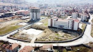  BATTALGAZİ'DE YARI OLİMPİK KAPALI YÜZME HAVUZU İÇİN İLK KAZMA VURULDU BAŞKAN GÜDER: "MALATYA'MIZA VE BATTALGAZİ'MİZE HAYIRLI OLSUN"