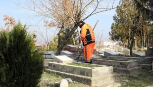 BATTALGAZİ'DEKİ MEZARLIKLARIN BAKIMI BAŞLADI