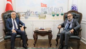  ESKİ MİLLETVEKİLİ GARİP'TEN BAŞKAN GÜDER'E ZİYARET