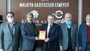 Kayısı Kenti Yeşilyurt-Battalgazi Muhtarlar Derneği Yönetimi Malatya Gazeteciler Cemiyetine Hayırlı Olsun ziyaretinde bulundu.