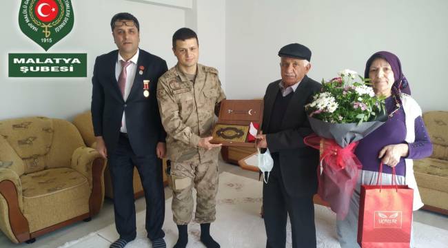 ŞEHİT ANNESİNİN FERYADI YÜREKLERİ DAĞLADI