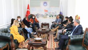  ÜNLÜ SANATÇILARDAN BAŞKAN GÜDER'E ZİYARET