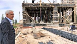 BAŞKAN GÜDER, SEMT KÜTÜPHANESİ'NİN ÇALIŞMALARINI İNCELEDİ