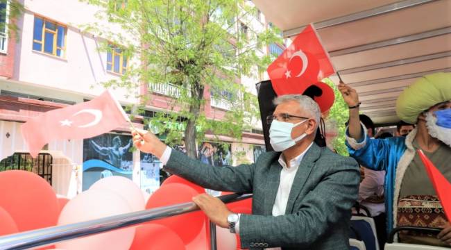 BATTALGAZİ BELEDİYESİ, 23 NİSAN'I ÇOCUKLARIN EVİNE GÖTÜRDÜ