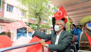 BATTALGAZİ BELEDİYESİ, 23 NİSAN'I ÇOCUKLARIN EVİNE GÖTÜRDÜ