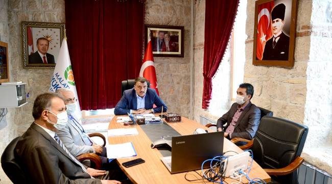  'KENTLERDE YENİ ATIK YÖNETİM UYGULAMALARI' KONULU PROGRAMA KONUK OLAN BAŞKAN GÜRKAN: