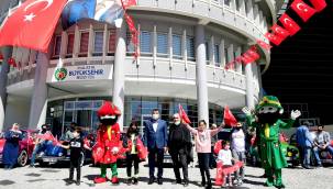 Malatya Büyükşehir Belediyesi üstü açık otobüsle sokakları dolaştı