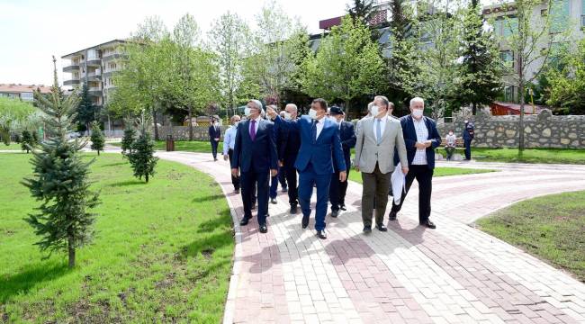 ÖZALPER BÖLGE PARKINDA İNCELEMELERDE BULUNAN BAŞKAN GÜRKAN