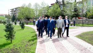 ÖZALPER BÖLGE PARKINDA İNCELEMELERDE BULUNAN BAŞKAN GÜRKAN