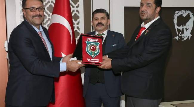 POLİS MİLLETTİR DEVLETTİR BAYRAKTIR VATANDIR