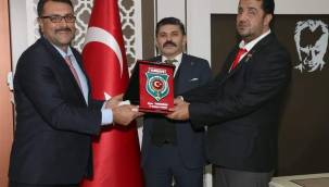 POLİS MİLLETTİR DEVLETTİR BAYRAKTIR VATANDIR