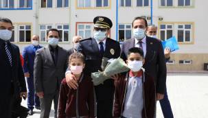  ŞEHİT HAMDİ DİKMEN'İN İSMİ KÜTÜPHANE'DE YAŞATILACAK