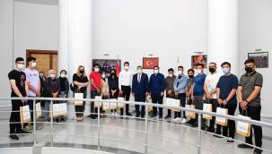 AK PARTİ GENÇLİK KOLLARI ÜYELERİ 19 MAYIS DOLAYISIYLA BAŞKAN GÜRKAN'I ZİYARET ETTİ