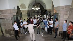 BATTALGAZİ BELEDİYESİ'NDEN GENÇLERE ÖZEL MÜZE GEZİSİ