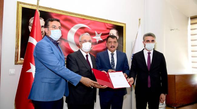 BÜYÜKŞEHİR MEYDAN KARŞILIĞINDA MİLLİ EĞİTİME OKUL ALANI BAĞIŞLADI