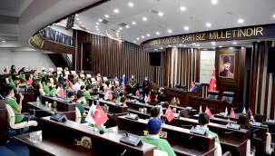 Marmara Eğitim Kurumları Öğrencilerini , Başkan Gürkan Meclis Salonunda Ağırladı