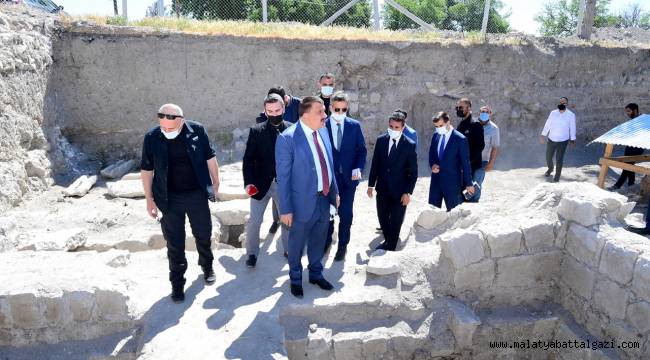 ŞAHABİYYE-İ KÜBRA MEDRESESİNDE ÇALIŞMALAR DEVAM EDİYOR