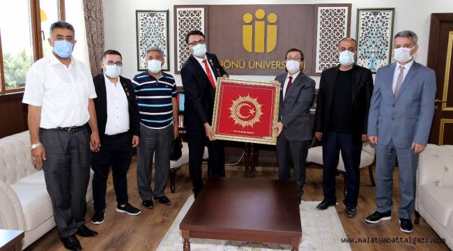 Türkiye Harp Malulü Gaziler Şehit Dul ve Yetimleri Derneği Malatya Şubesi İl Başkanından İnönü Üniversitesi Rektörü Prof. Dr. Ahmet Kızılay'a Ziyaret