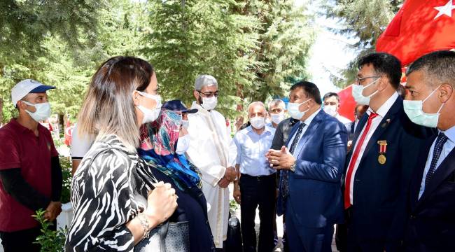 BABALAR GÜNÜ'NDE ŞEHİT BABALARI UNUTULMADI