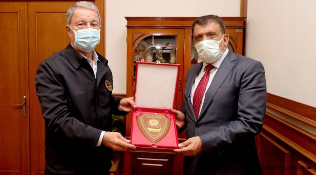  BAKAN AKAR'DAN BAŞKAN GÜRKAN'A PLAKET