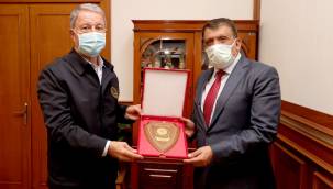  BAKAN AKAR'DAN BAŞKAN GÜRKAN'A PLAKET