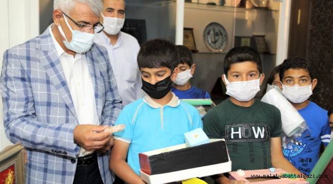 BAŞKAN GÜDER, İLKOKUL ÖĞRENCİLERİNİ AĞIRLADI