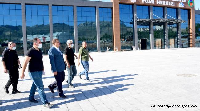 BAŞKAN GÜRKAN FUAR ALANINDAKİ YENİ YOL ÇALIŞMALARINI İNCELEDİ MALATYA'YI YENİ YOL AKSLARIYLA DONATIYORUZ