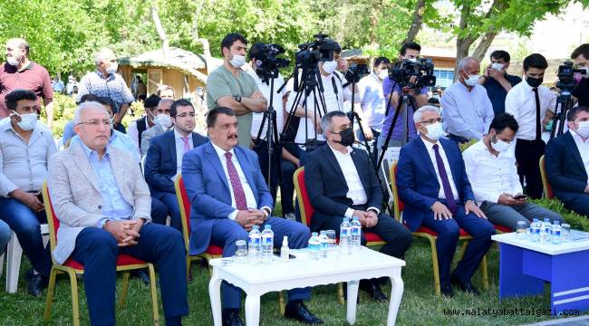 Gelincik Tepesi 678 Konut İçin Anahtar Teslim Töreni Düzenlendi