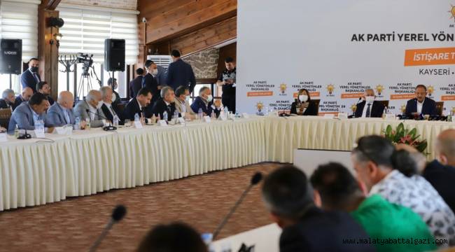 Kayseri'de Yerel Yönetimler Başkanlığı Toplantısına Katılan Başkan Gürkan,