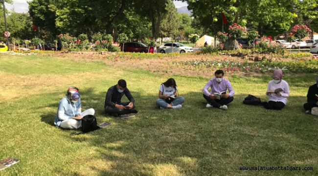 '' OKUYAN BİR GENÇLİK HER ZAMAN ÖNDEDİR ''