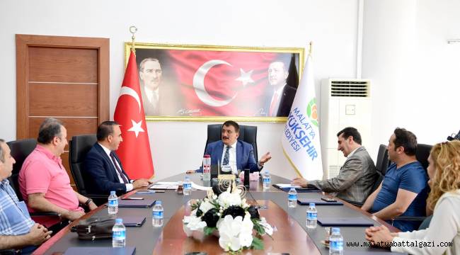 TÜRES Derneği Malatya Şubesinden Başkan Gürkan'a ziyaret GÜRKAN: BİRLİK VE BERABERLİK İÇERİSİNDE MALATYA TURİZMİ ÖNEMLİ MESAFELER KATEDECEKTİR