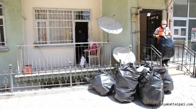 74 YAŞINDAKİ KADININ YARDIMINA BATTALGAZİ BELEDİYESİ YETİŞTİ