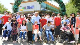 BAŞKAN GÜDER: "ÖZEL GEREKSİNİMLİ KARDEŞLERİMİZ BAŞIMIZIN TACIDIR"