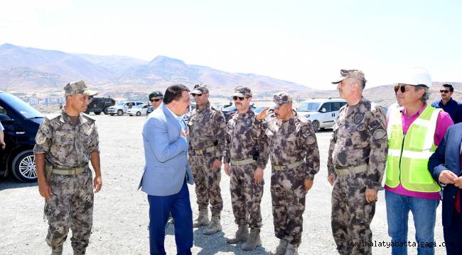  BAŞKAN GÜRKAN: "2 BİN 200 METREKARELİK ALANDAKİ ÇALIŞMALARIMIZI BÜYÜK ORANDA TAMAMLADIK"